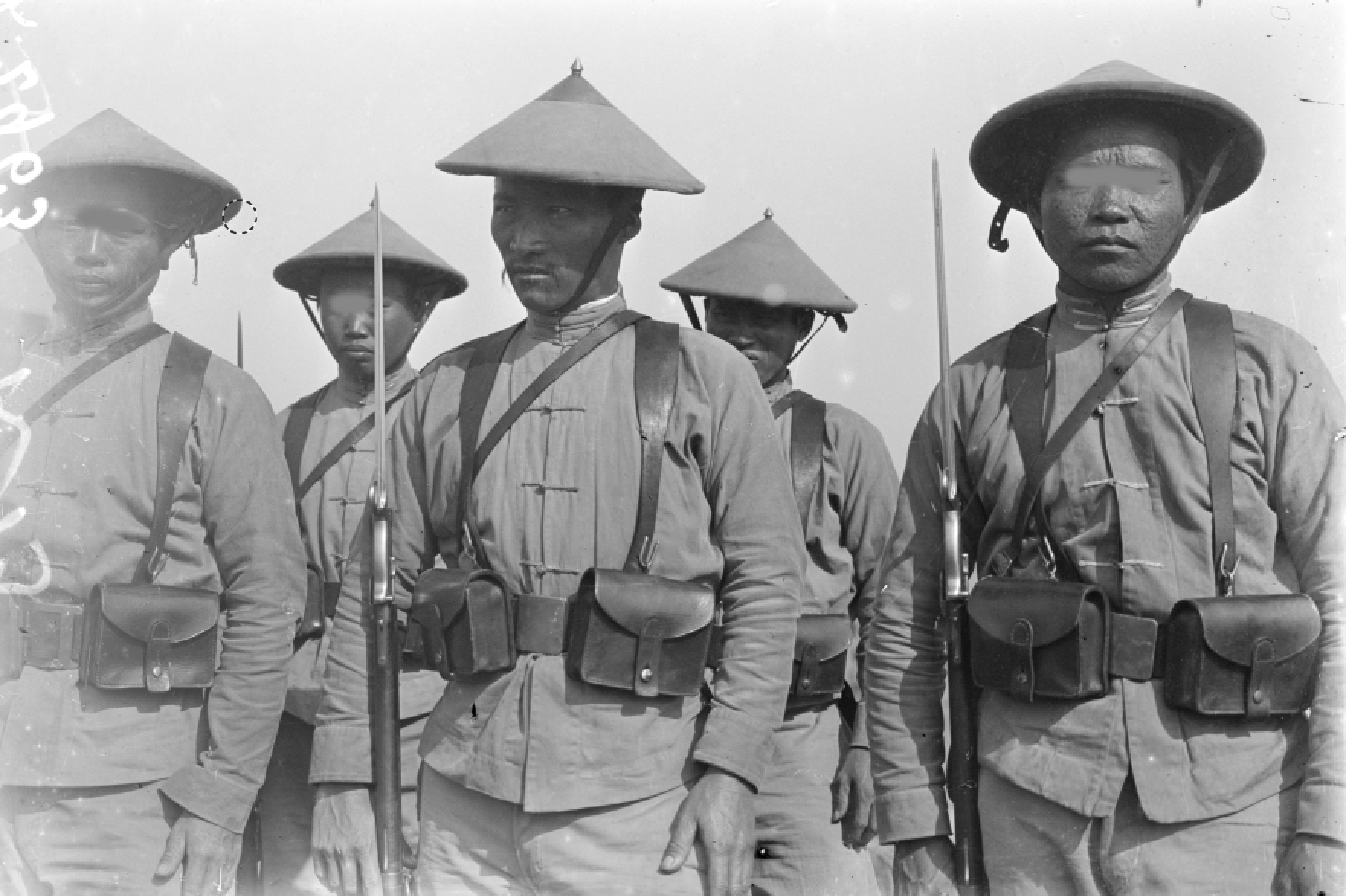 Tirailleurs annamites au camp français de Zeitlenick sur le front oriental à Thessalonique (Grèce) en mai-juin 1916